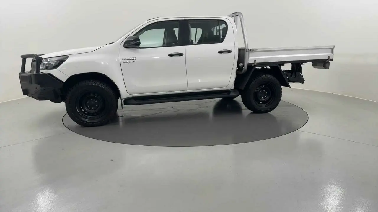 2021 Toyota Hilux Gallery Image 2