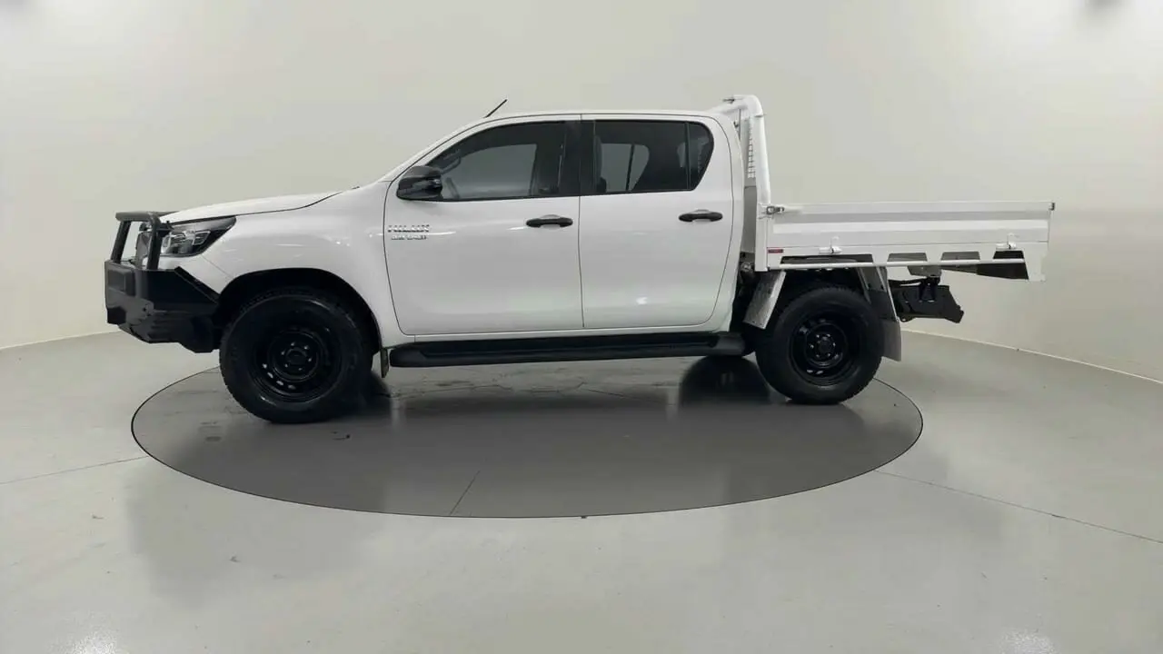 2021 Toyota Hilux Gallery Image 2