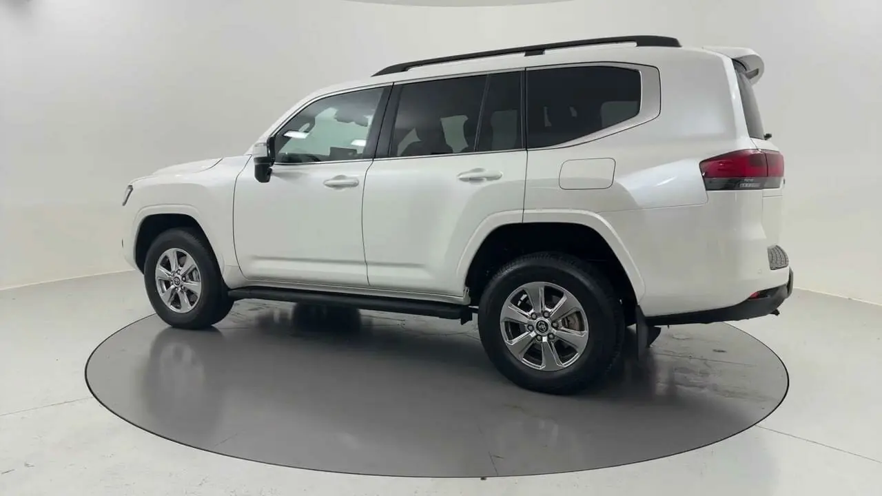 2022 Toyota Landcruiser Image 4