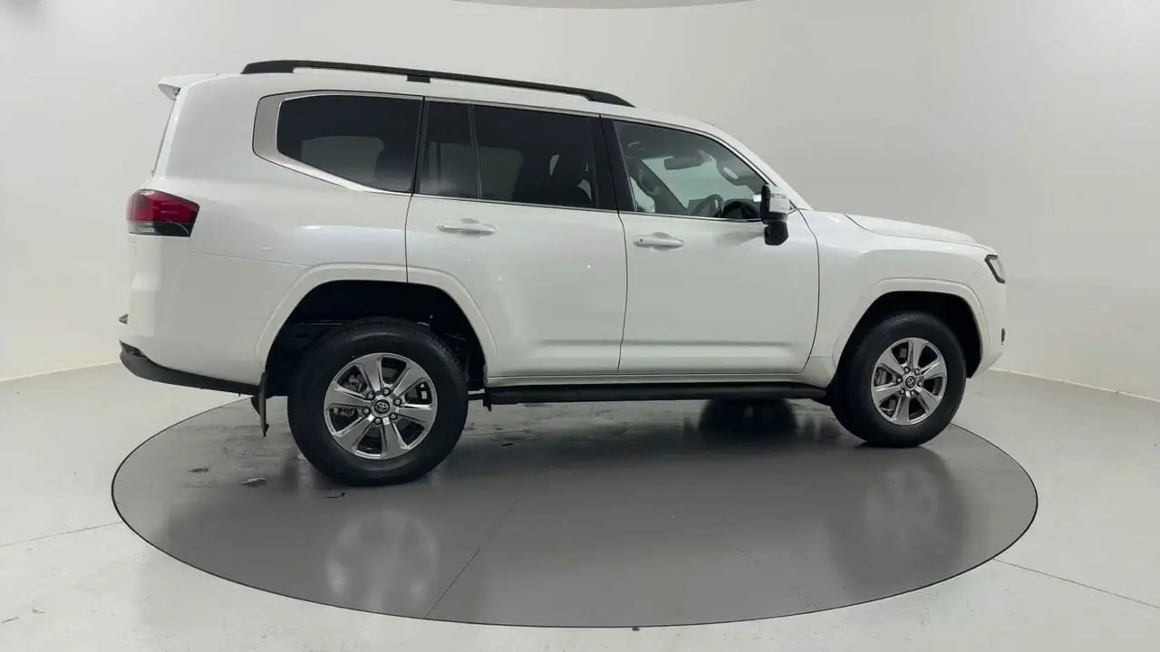 2022 Toyota Landcruiser Image 7