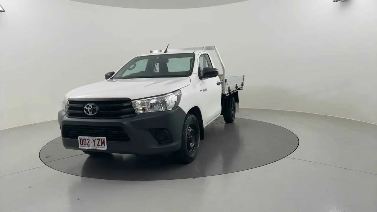 2019 Toyota Hilux Image 1