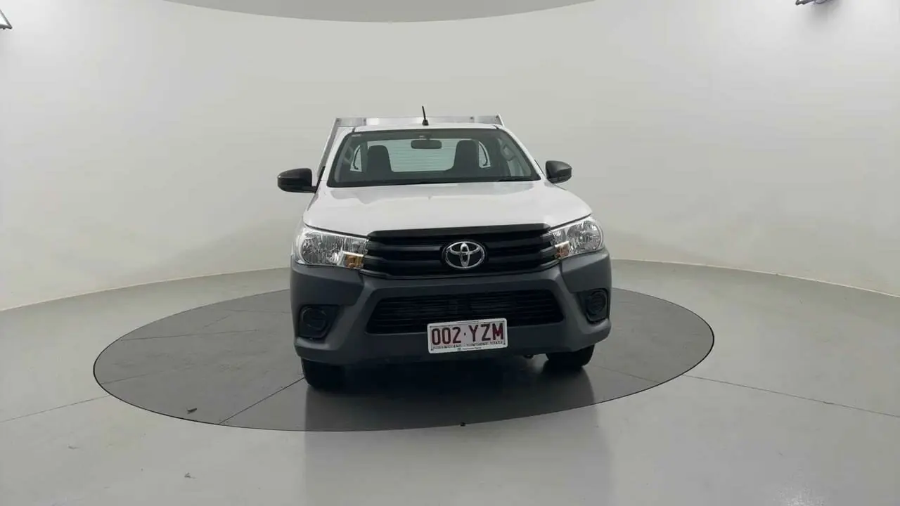 2019 Toyota Hilux Image 2