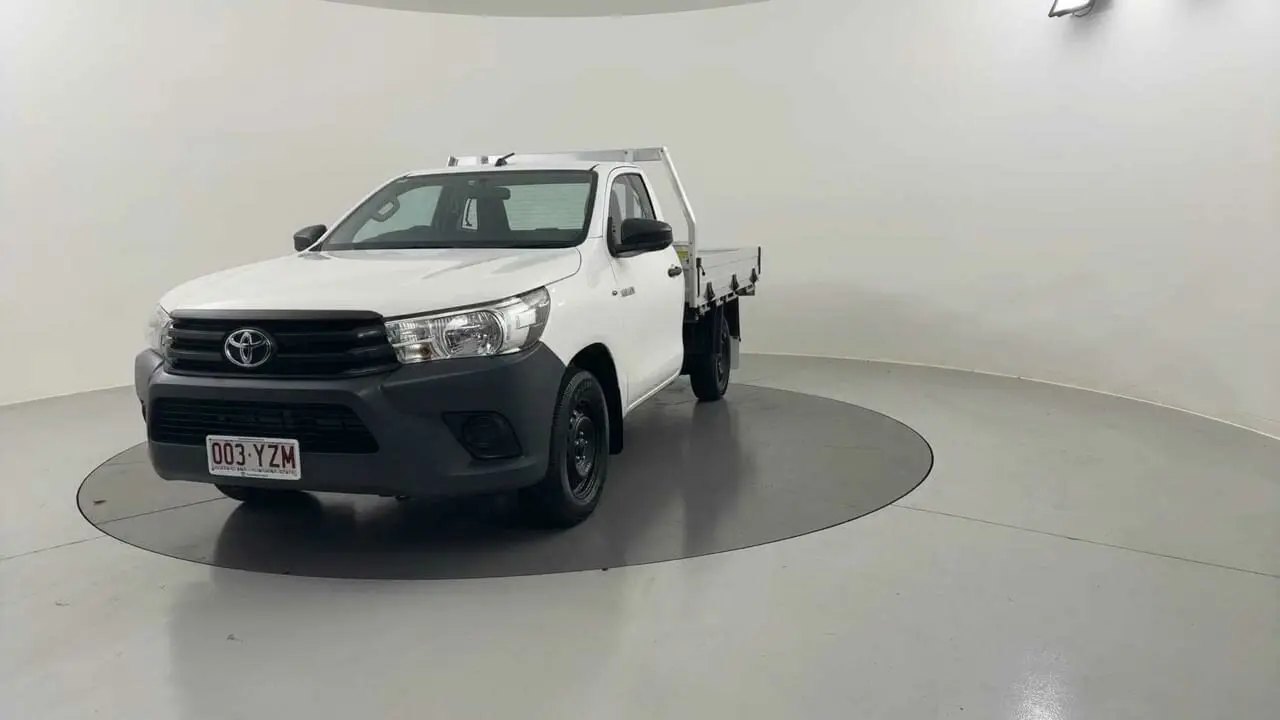 2019 Toyota Hilux Image 1