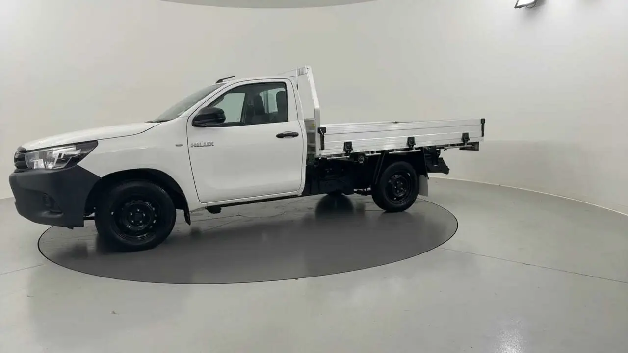 2019 Toyota Hilux Image 2