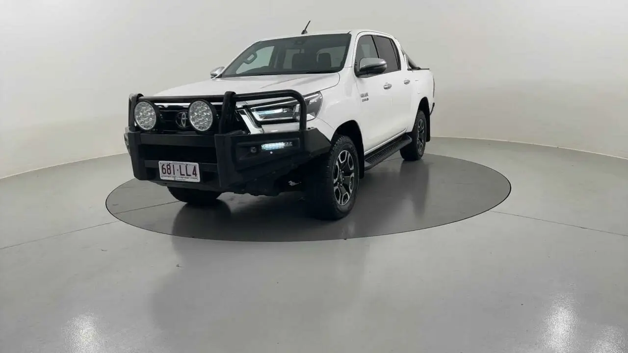 2020 Toyota Hilux Image 1