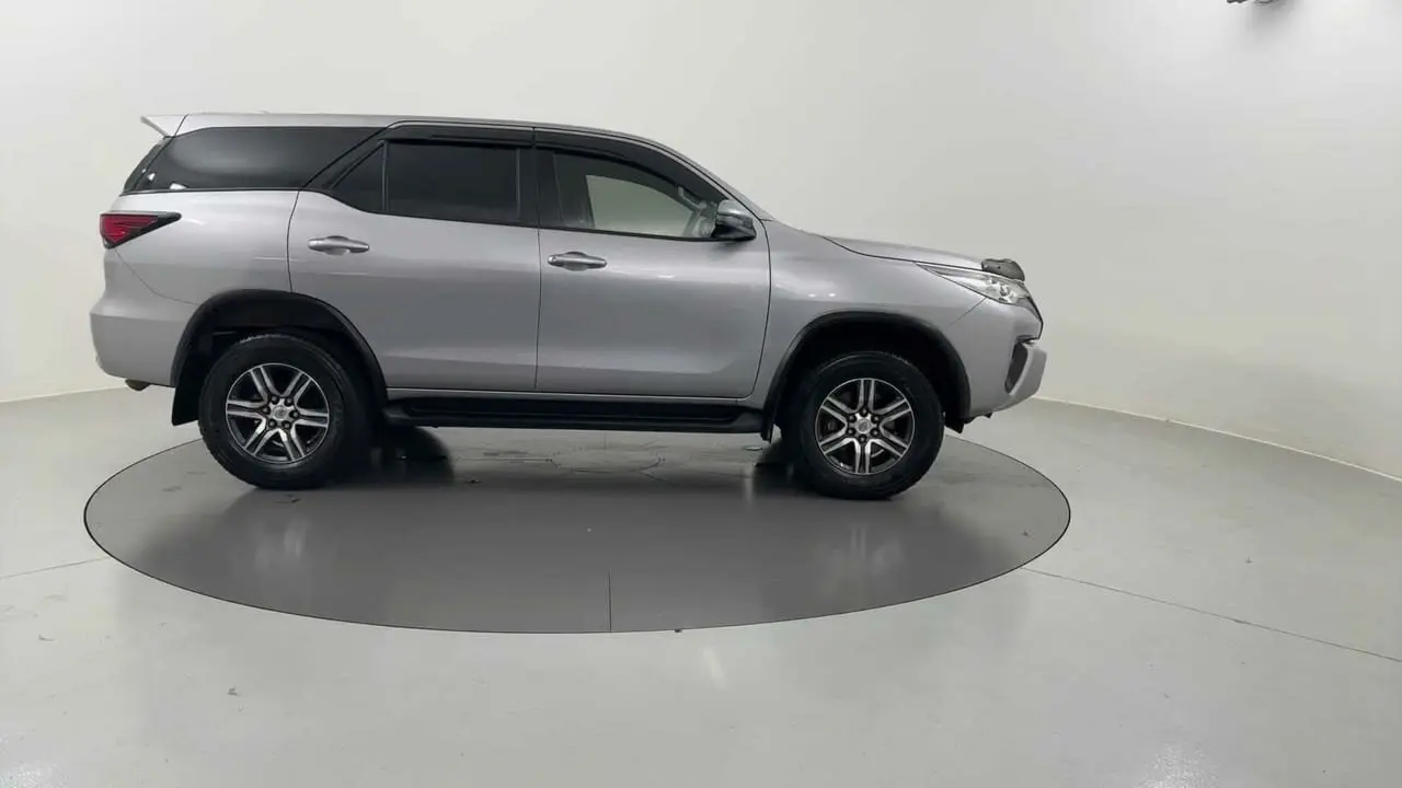 2017 Toyota Fortuner Gallery Image 6