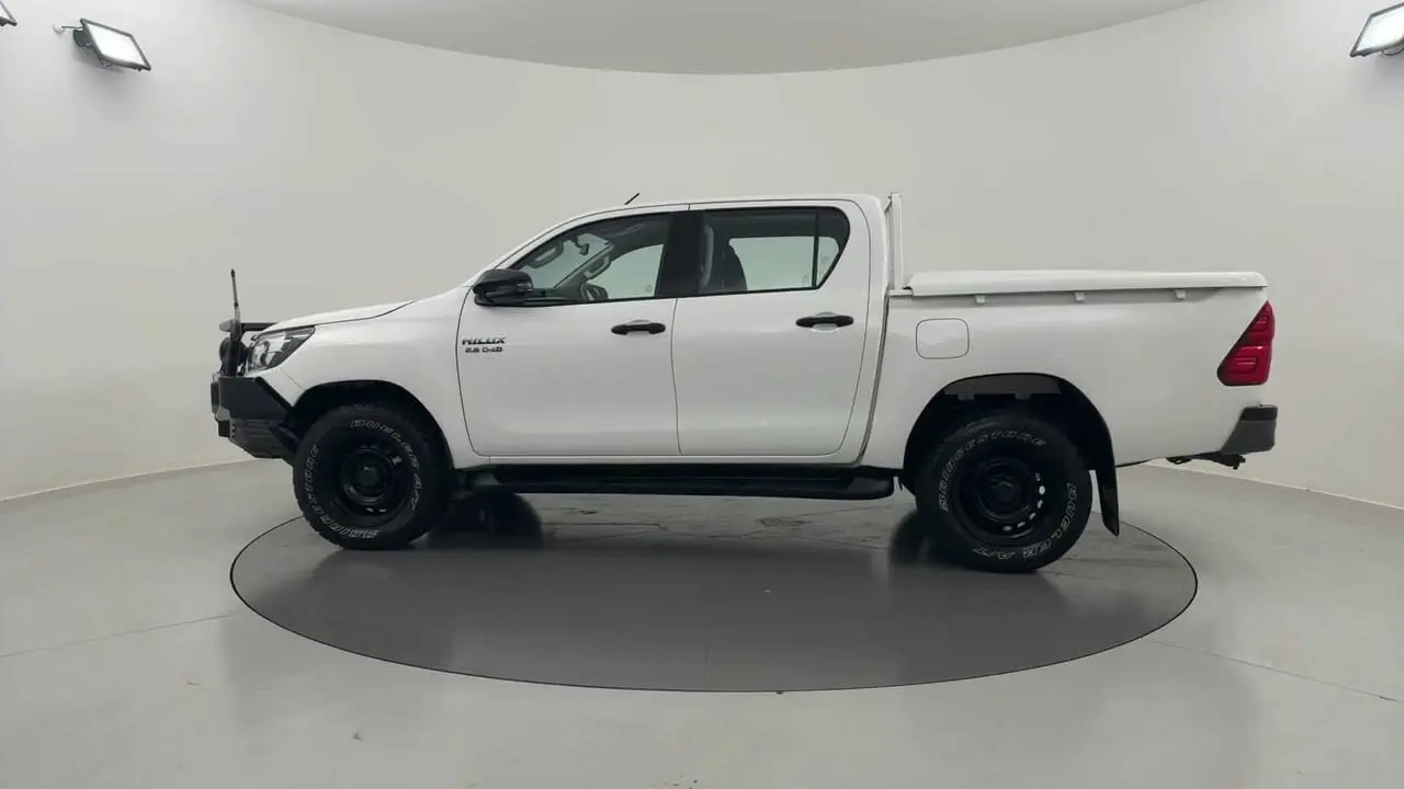 2019 Toyota Hilux Gallery Image 2