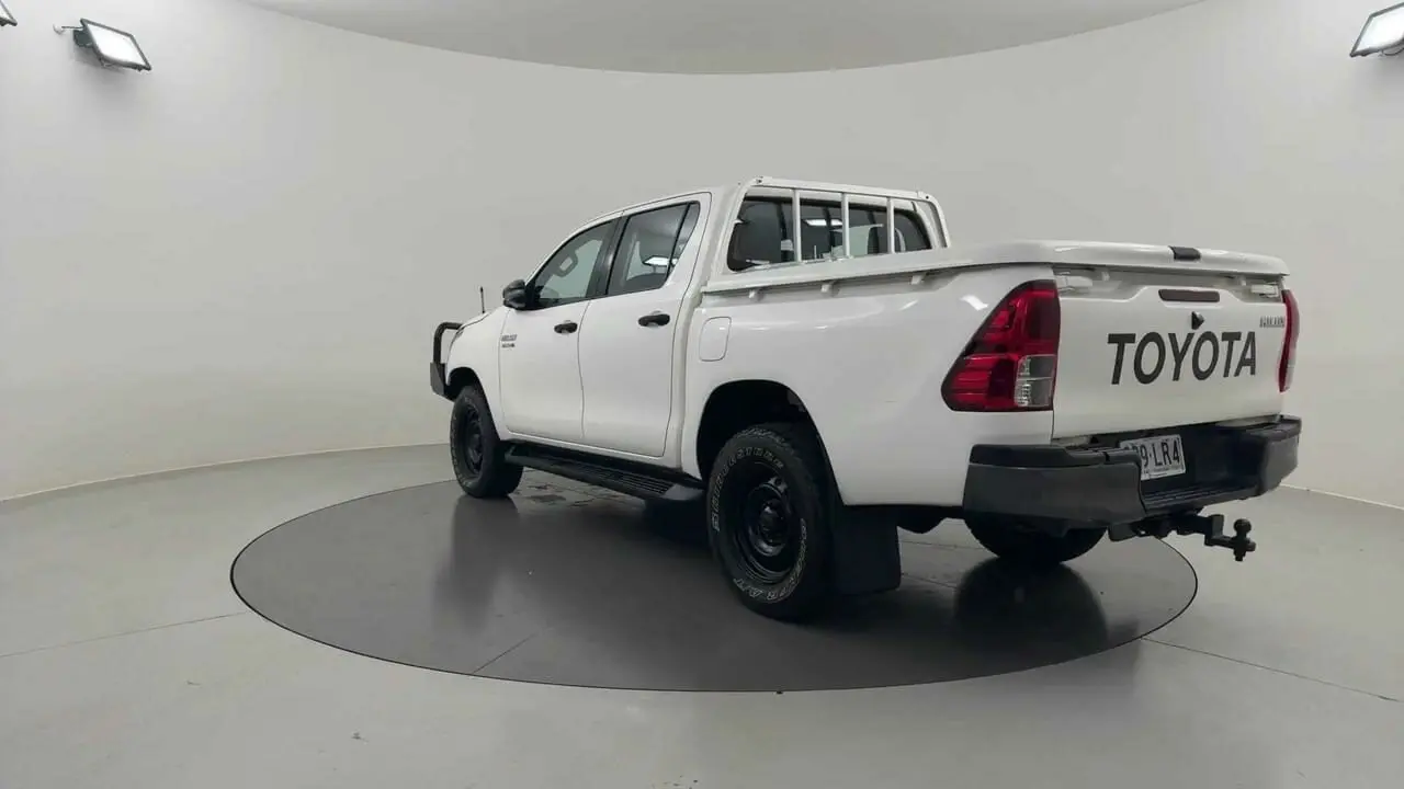 2019 Toyota Hilux Gallery Image 3