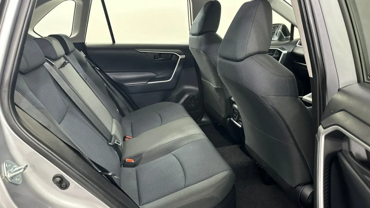 2019 Toyota Rav4 Gallery Image 2