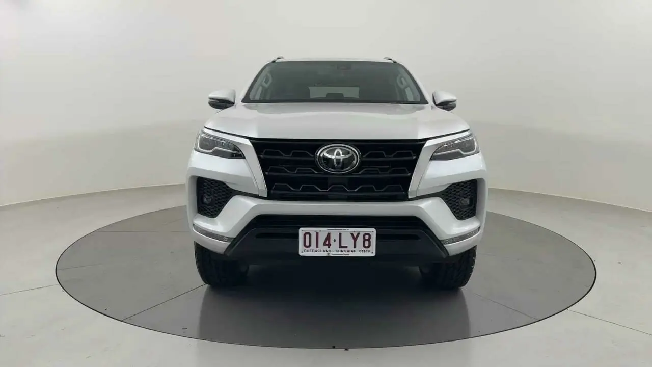 2022 Toyota Fortuner Gallery Image 8