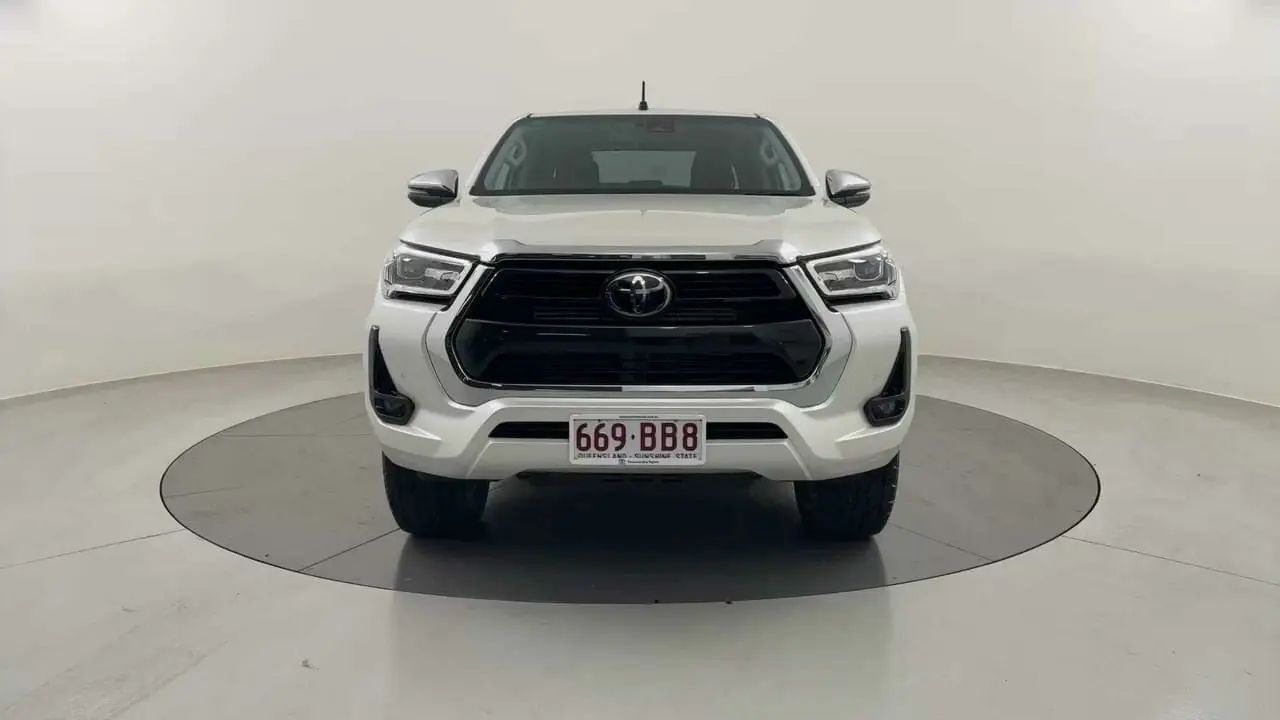 2020 Toyota Hilux Gallery Image 2