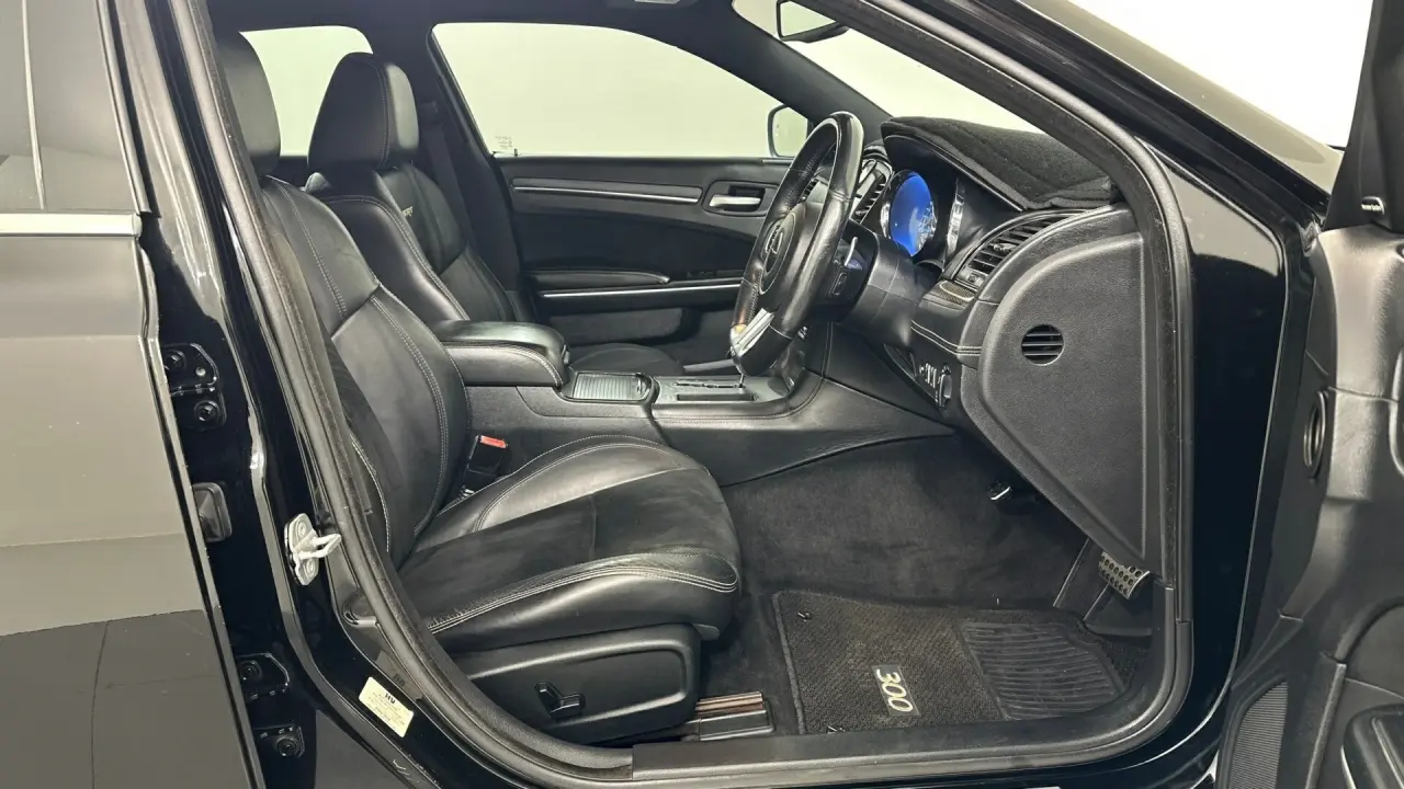 2012 Chrysler 300 Gallery Image 15
