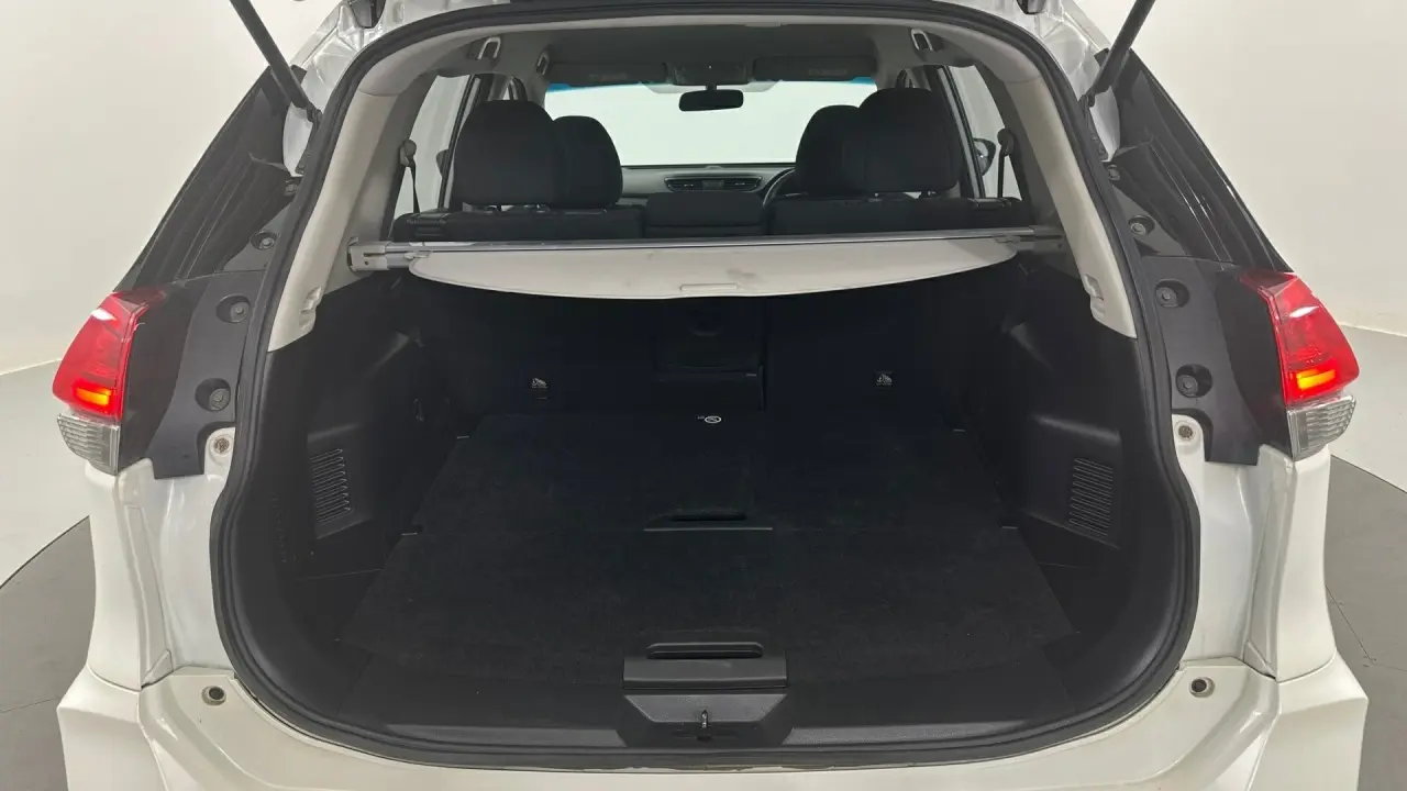 2019 Nissan X-Trail Gallery Image 17