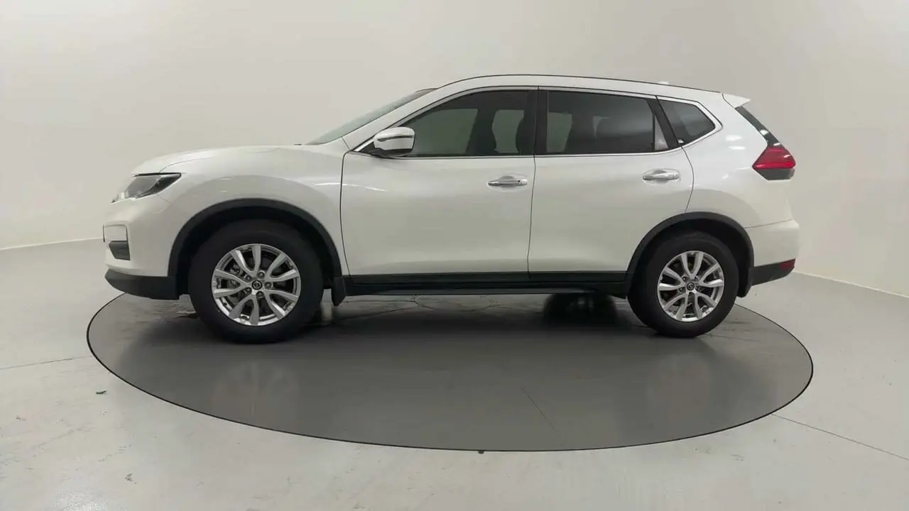 2019 Nissan X-Trail Gallery Image 2