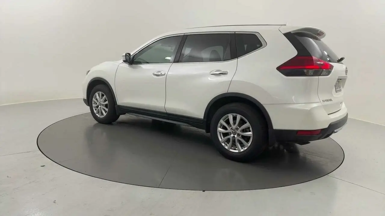 2019 Nissan X-Trail Gallery Image 3