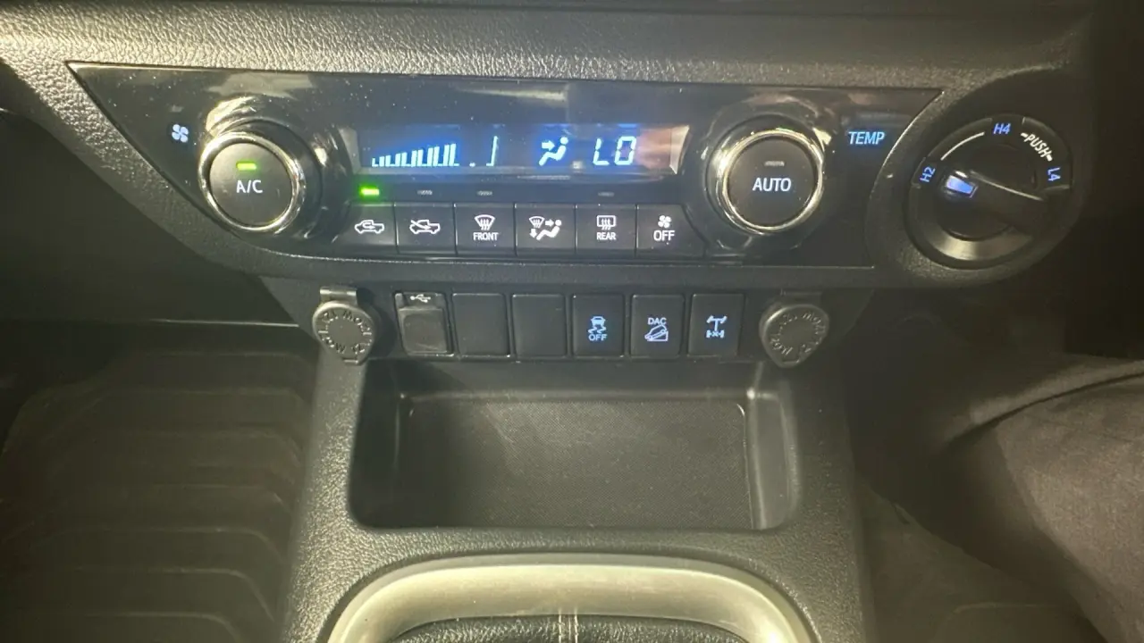 2019 Toyota Hilux Gallery Image 14