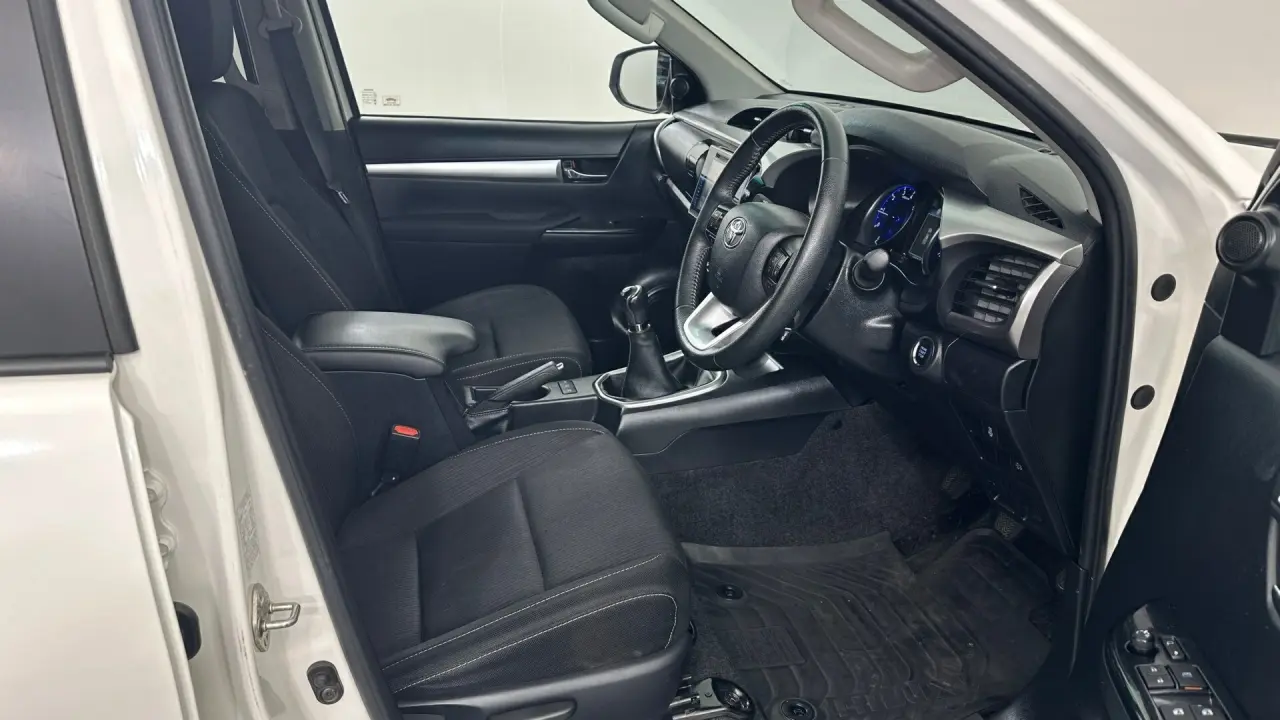 2019 Toyota Hilux Gallery Image 16