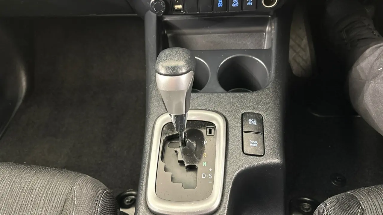 2016 Toyota Hilux Gallery Image 14