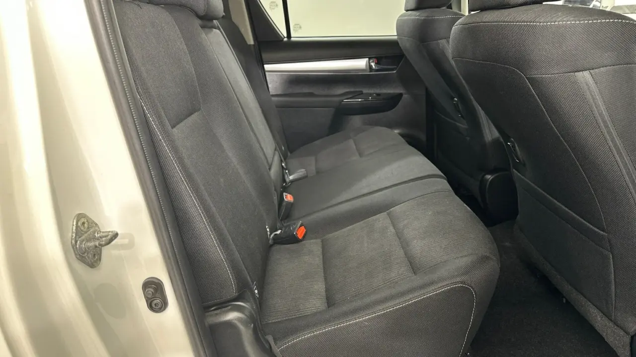 2016 Toyota Hilux Gallery Image 15