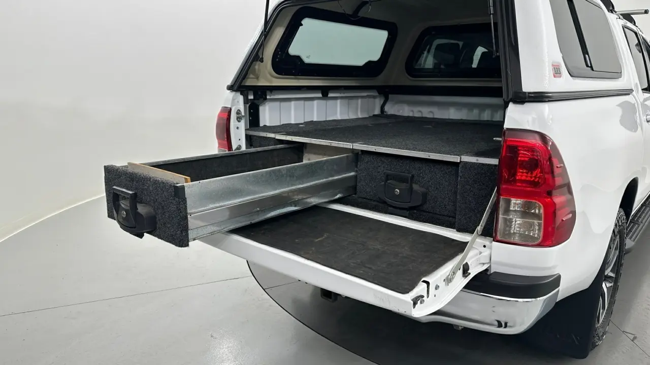 2016 Toyota Hilux Gallery Image 16