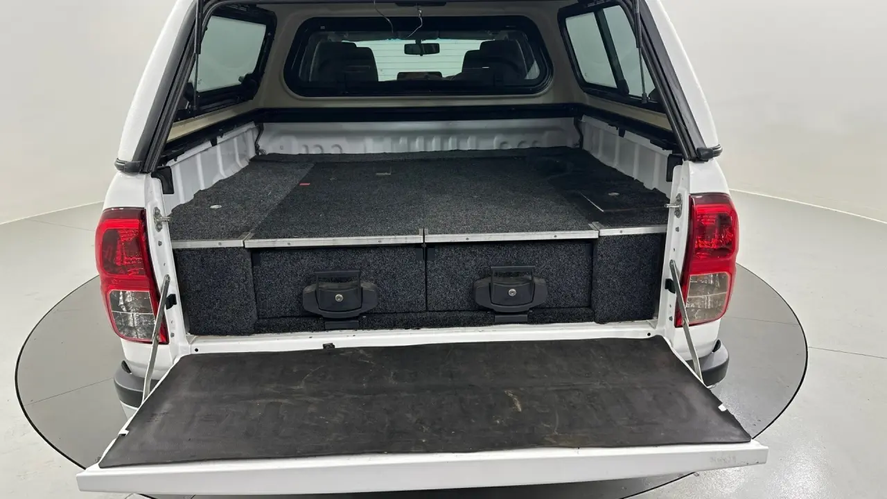 2016 Toyota Hilux Gallery Image 17