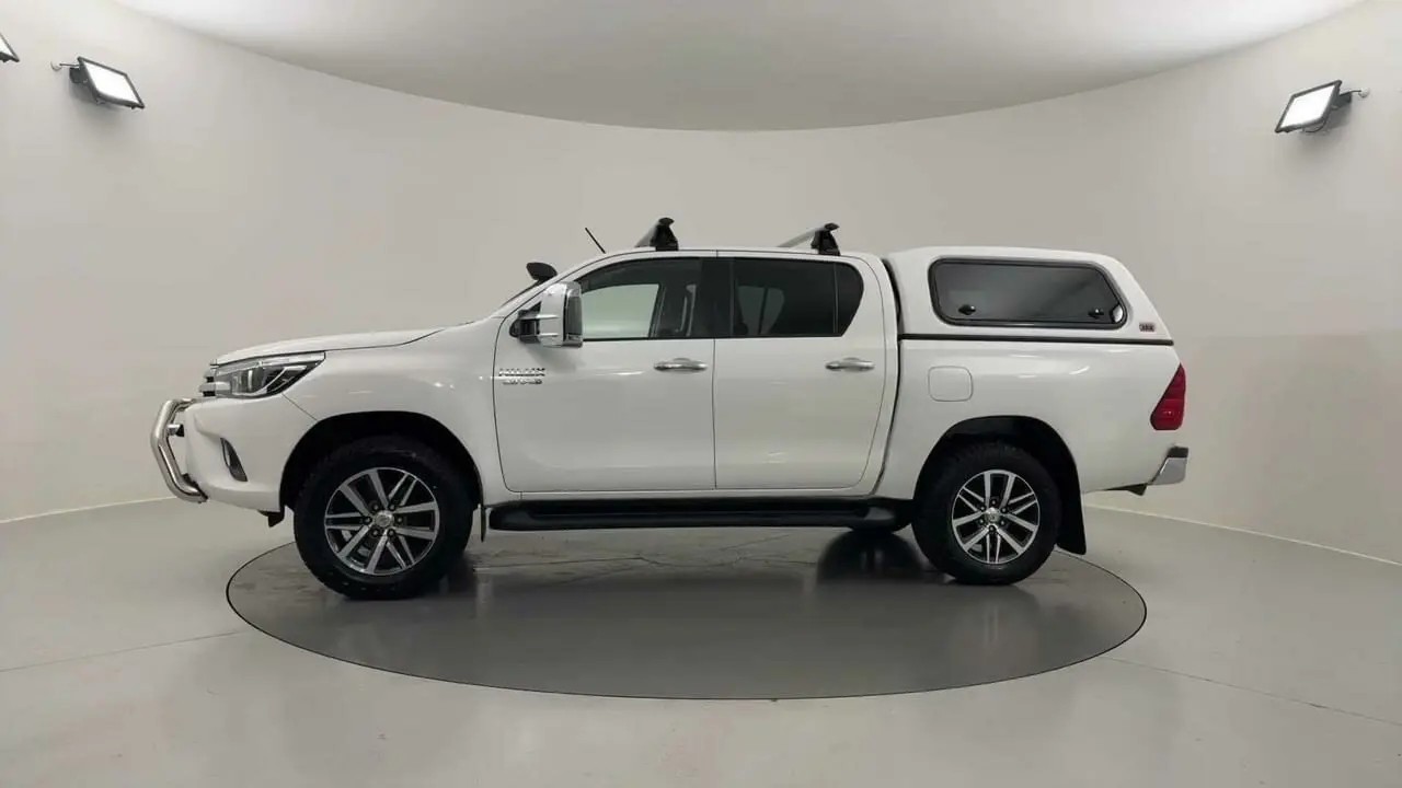 2016 Toyota Hilux Gallery Image 2