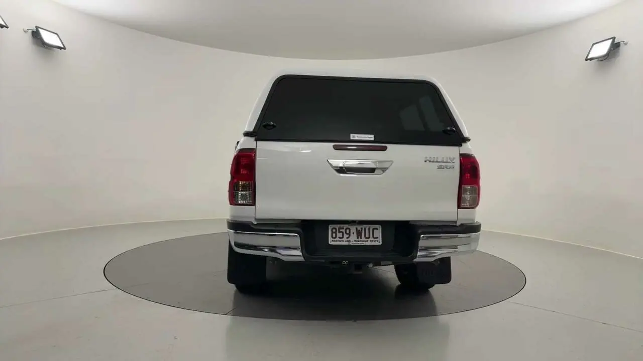 2016 Toyota Hilux Gallery Image 4