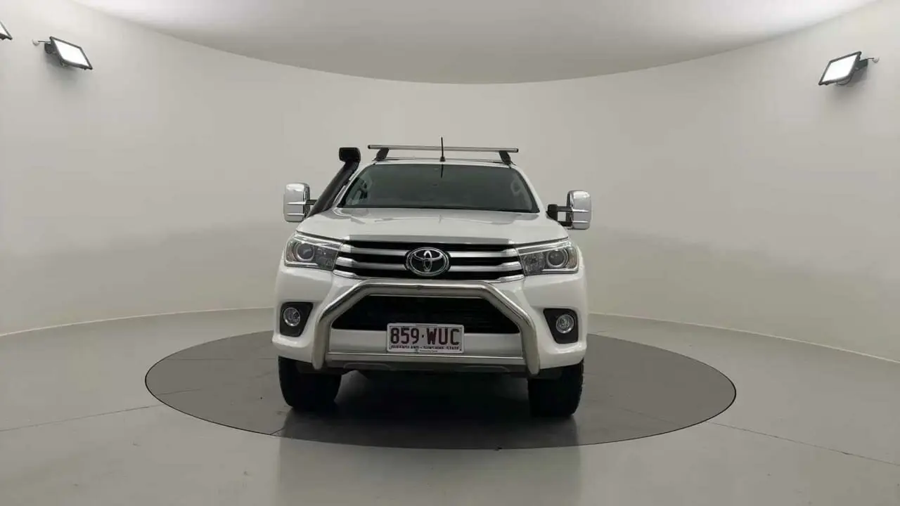 2016 Toyota Hilux Gallery Image 8