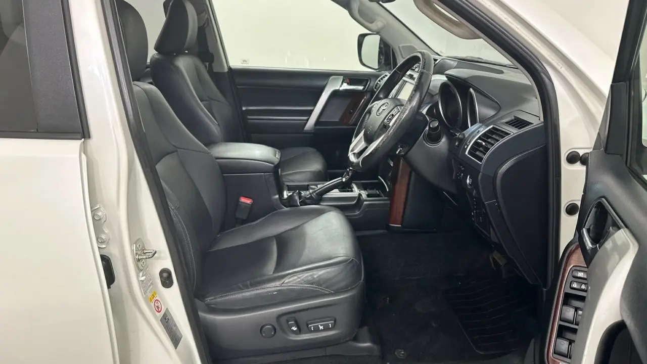 2016 Toyota Landcruiser Prado Gallery Image 14