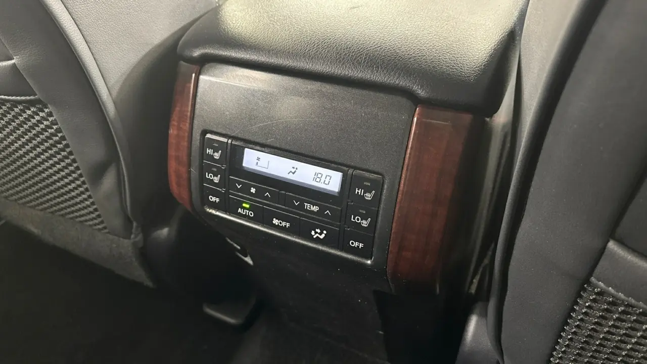 2016 Toyota Landcruiser Prado Gallery Image 16