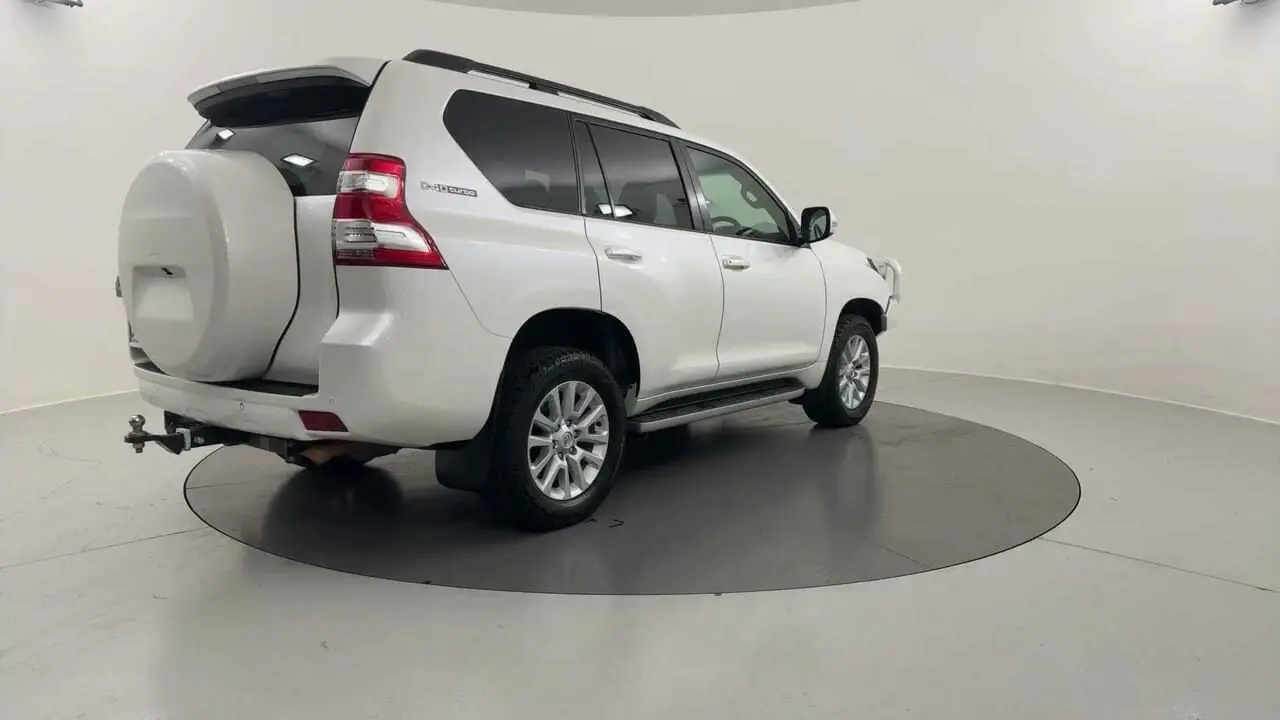 2016 Toyota Landcruiser Prado Gallery Image 24