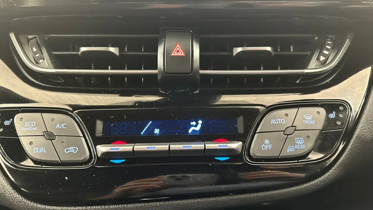 2021 Toyota C-HR Gallery Image 15