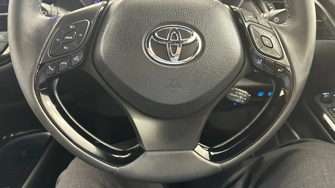 2021 Toyota C-HR Gallery Image 16