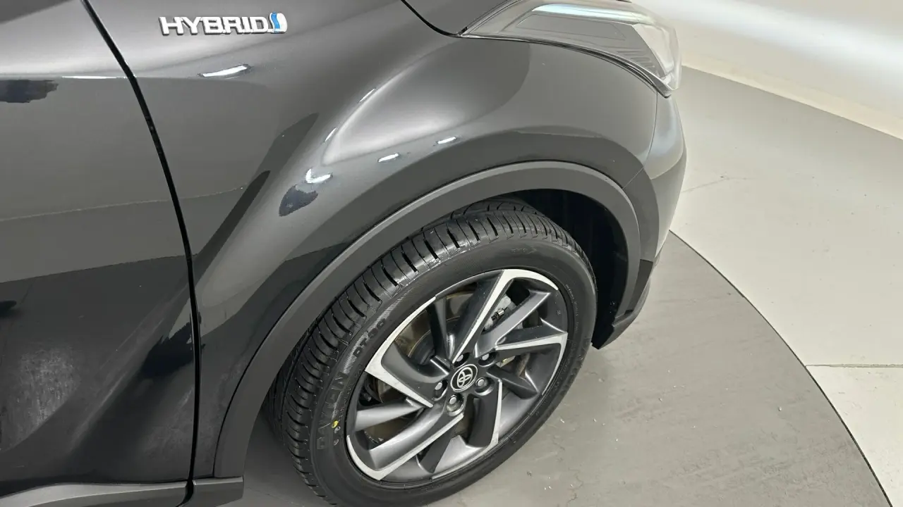 2021 Toyota C-HR Gallery Image 17