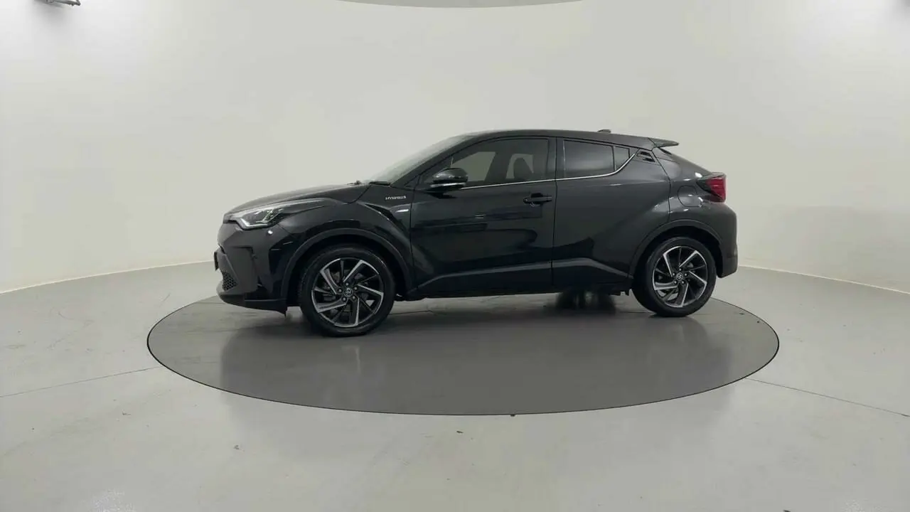 2021 Toyota C-HR Gallery Image 2