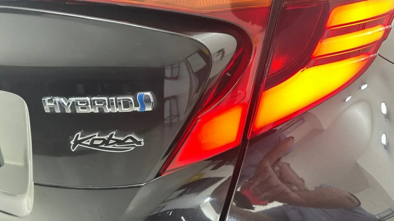 2021 Toyota C-HR Gallery Image 21