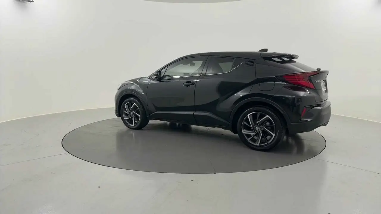 2021 Toyota C-HR Gallery Image 3