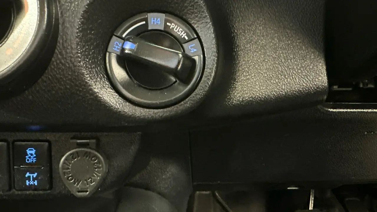 2020 Toyota Hilux Gallery Image 12