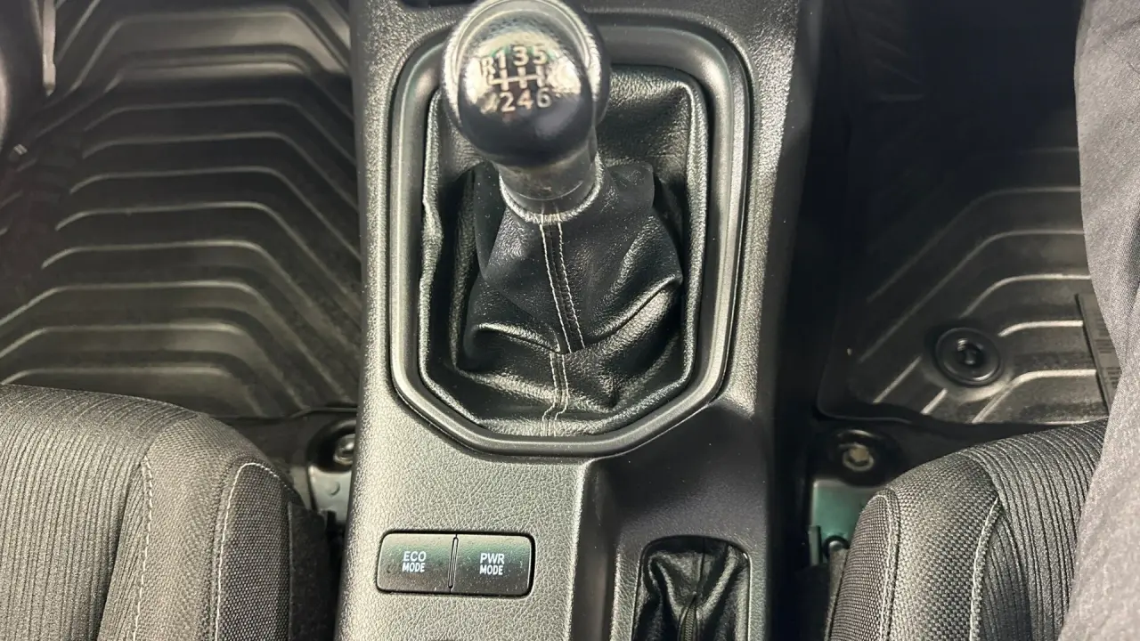 2020 Toyota Hilux Gallery Image 13