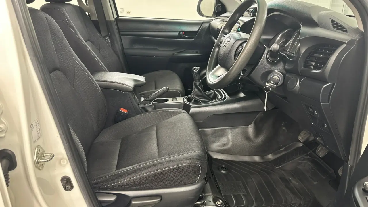 2020 Toyota Hilux Gallery Image 14