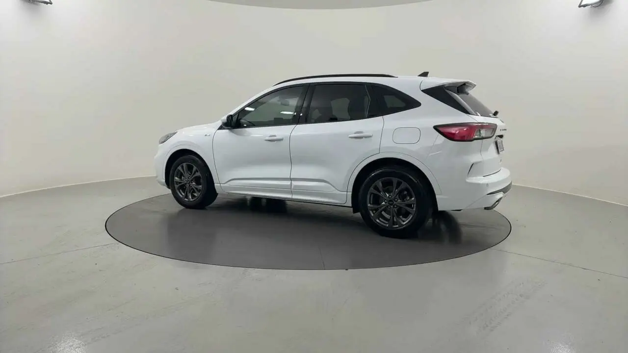 2021 Ford Escape Gallery Image 3