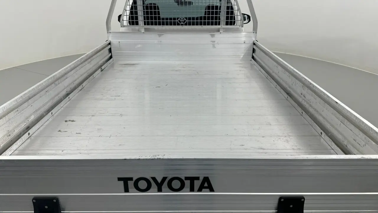 2021 Toyota Hilux Gallery Image 16