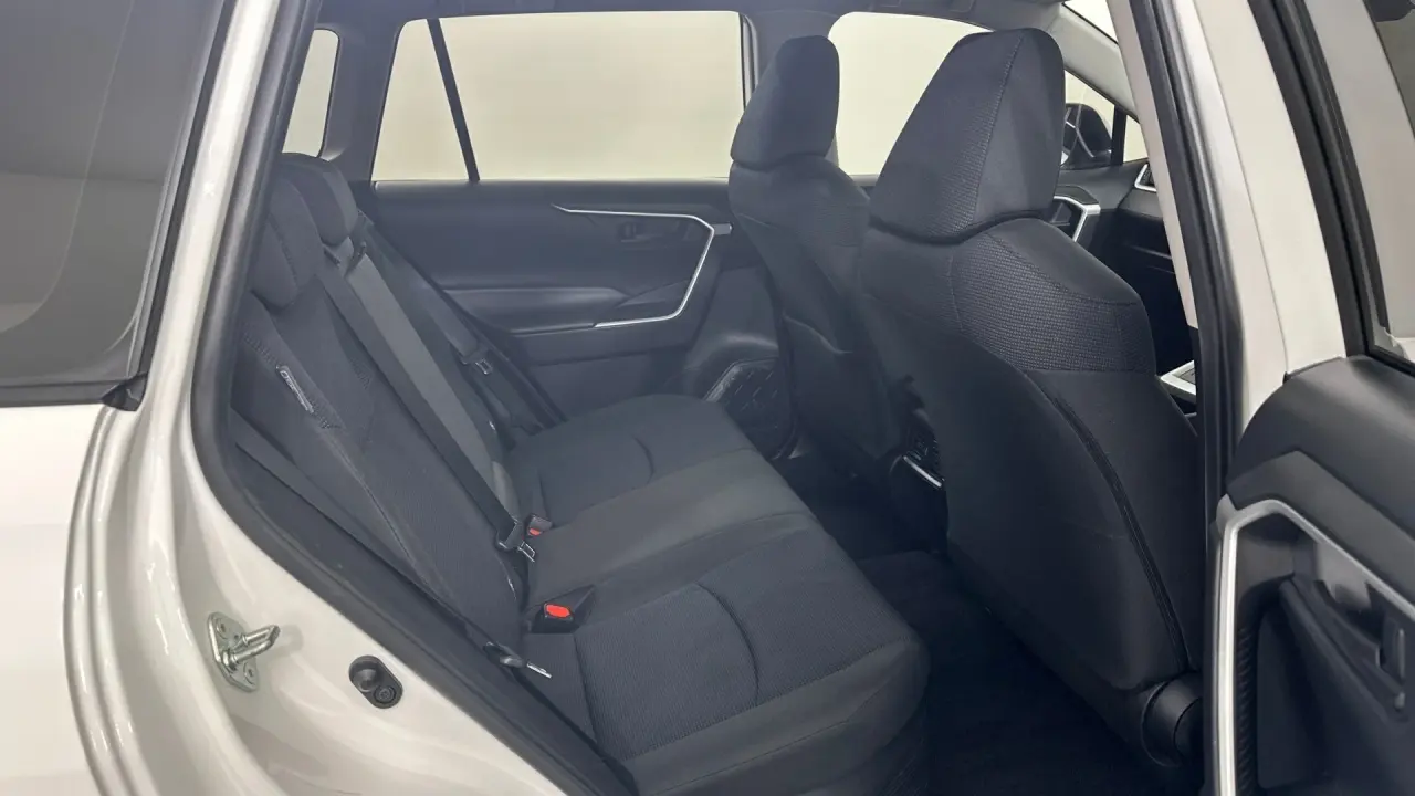 2022 Toyota RAV4 Gallery Image 17