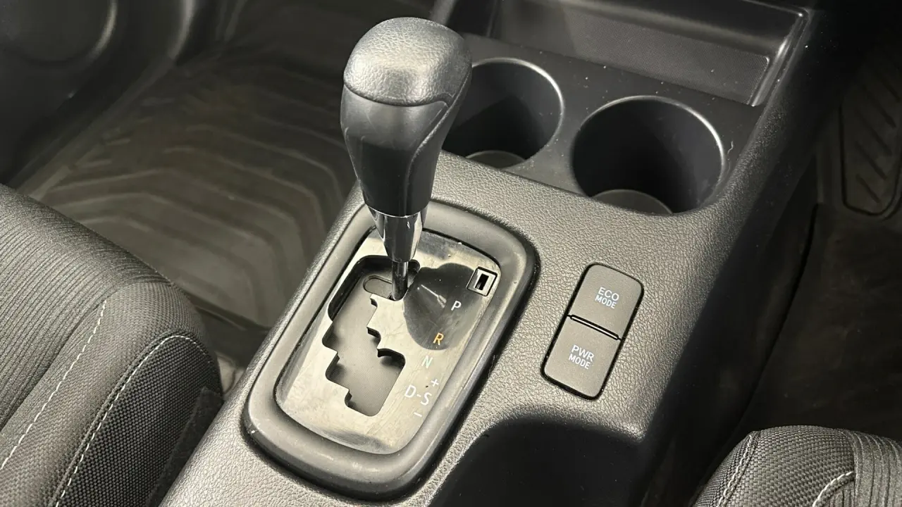 2020 Toyota Hilux Gallery Image 12