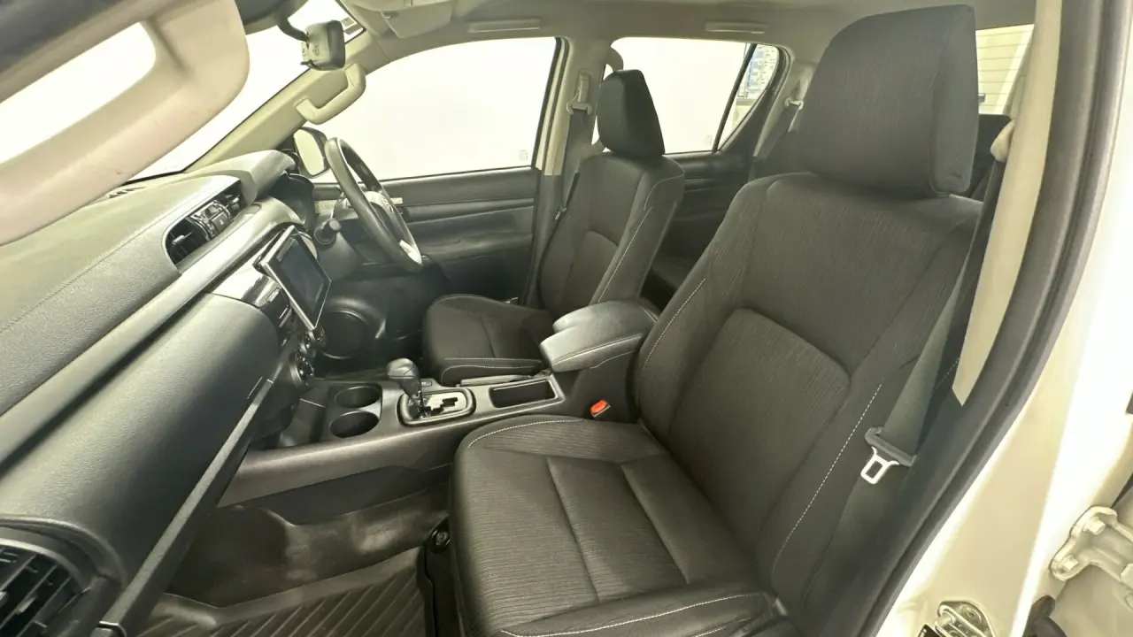 2020 Toyota Hilux Gallery Image 16