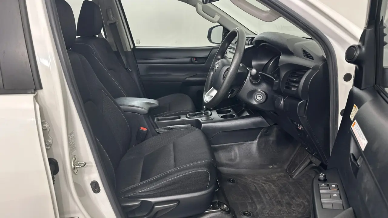2020 Toyota Hilux Gallery Image 17