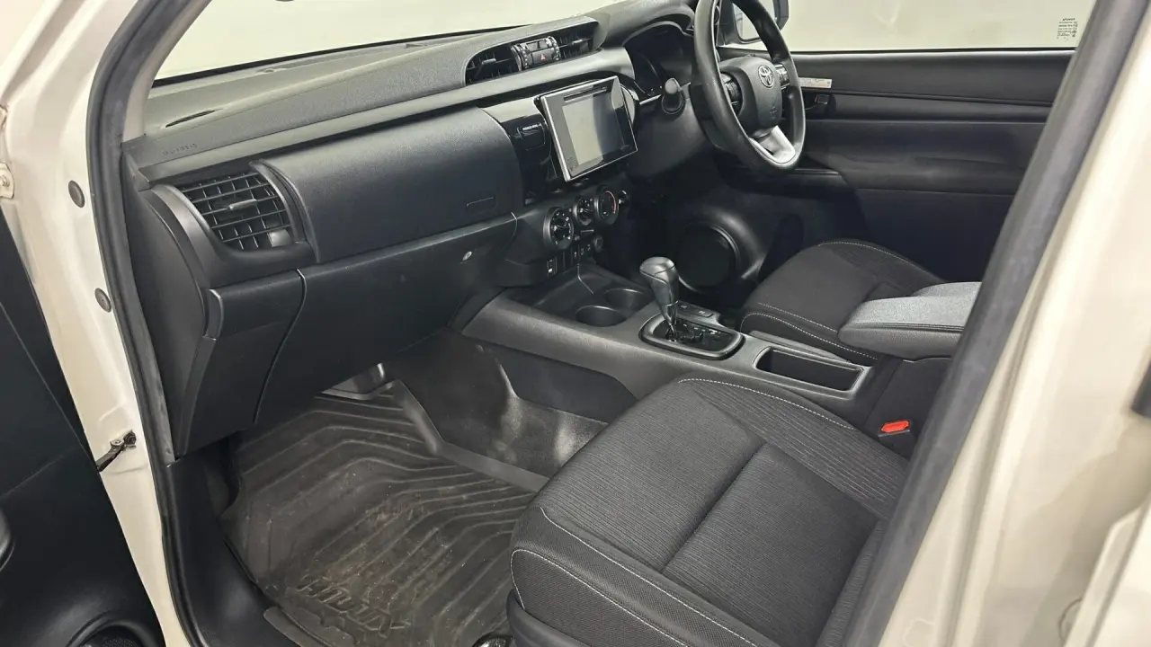 2020 Toyota Hilux Gallery Image 19