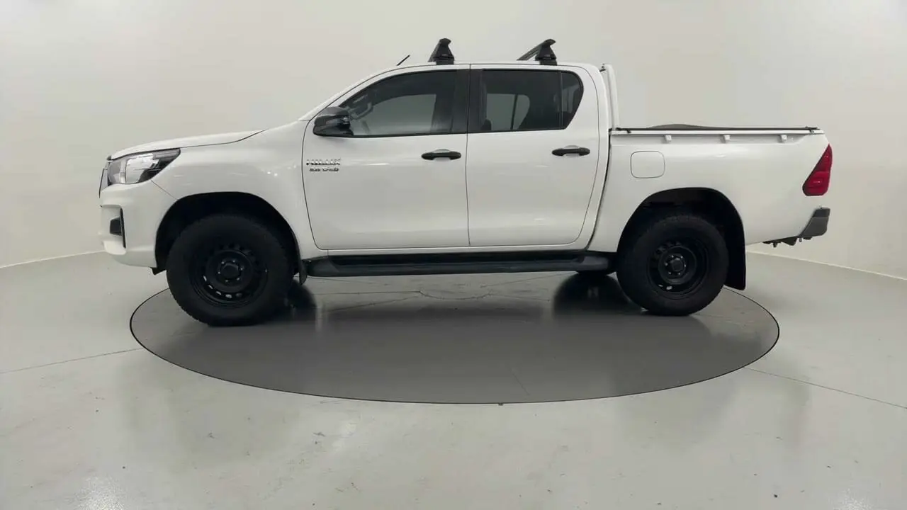 2020 Toyota Hilux Gallery Image 2