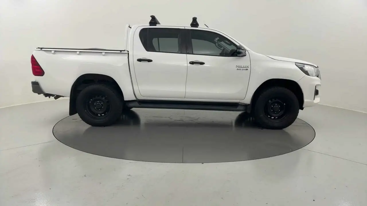 2020 Toyota Hilux Gallery Image 6