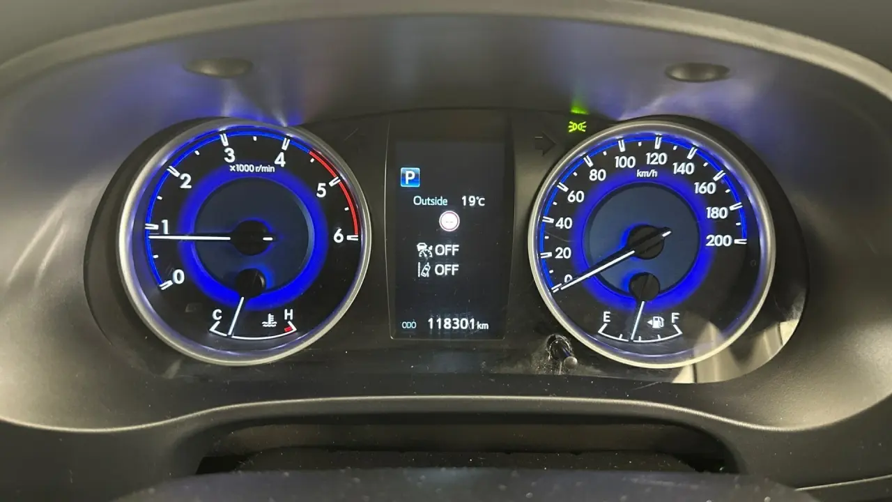 2020 Toyota Hilux Gallery Image 9